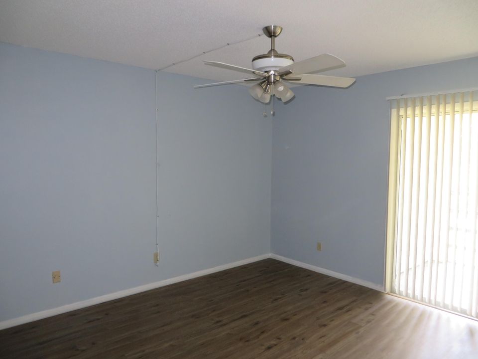 For Sale: $167,000 (2 beds, 2 baths, 1000 Square Feet)