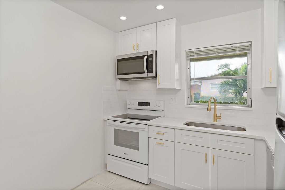 For Sale: $148,411 (1 beds, 1 baths, 662 Square Feet)