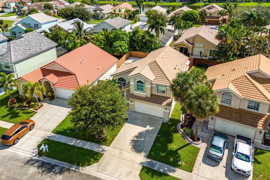 For Sale: $555,000 (3 beds, 2 baths, 1945 Square Feet)