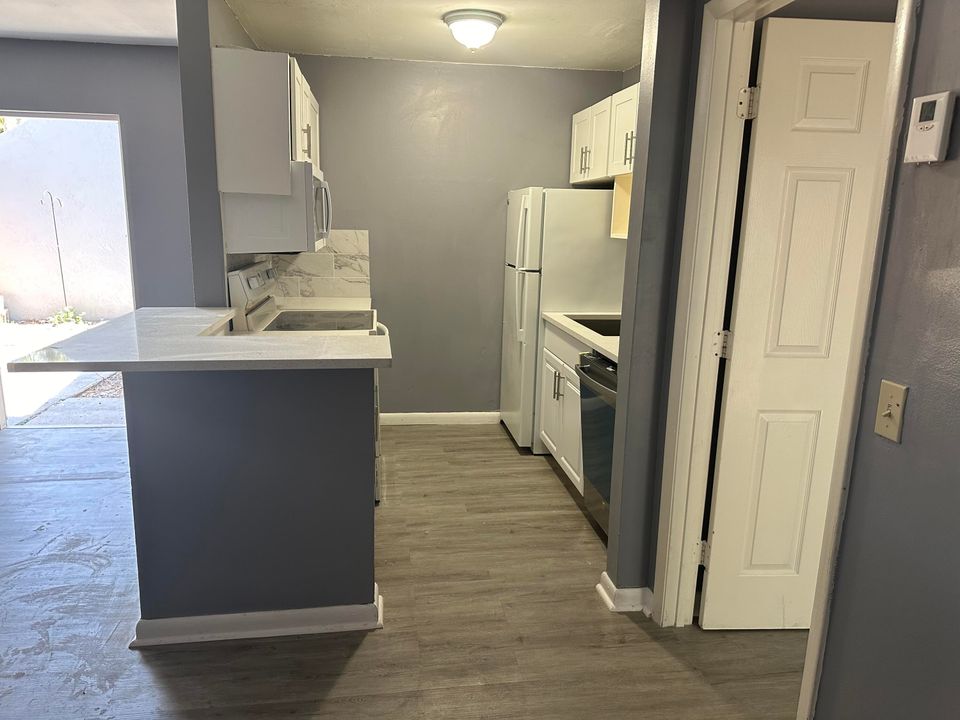 For Rent: $1,950 (2 beds, 2 baths, 953 Square Feet)