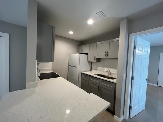 For Rent: $2,000 (2 beds, 2 baths, 864 Square Feet)