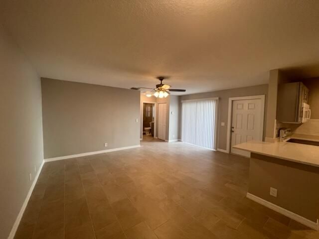 For Rent: $2,000 (2 beds, 2 baths, 864 Square Feet)