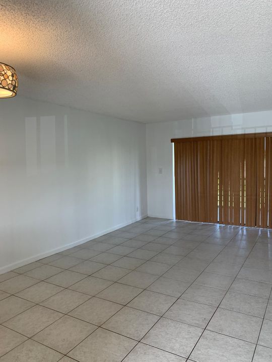 For Rent: $2,300 (2 beds, 2 baths, 918 Square Feet)