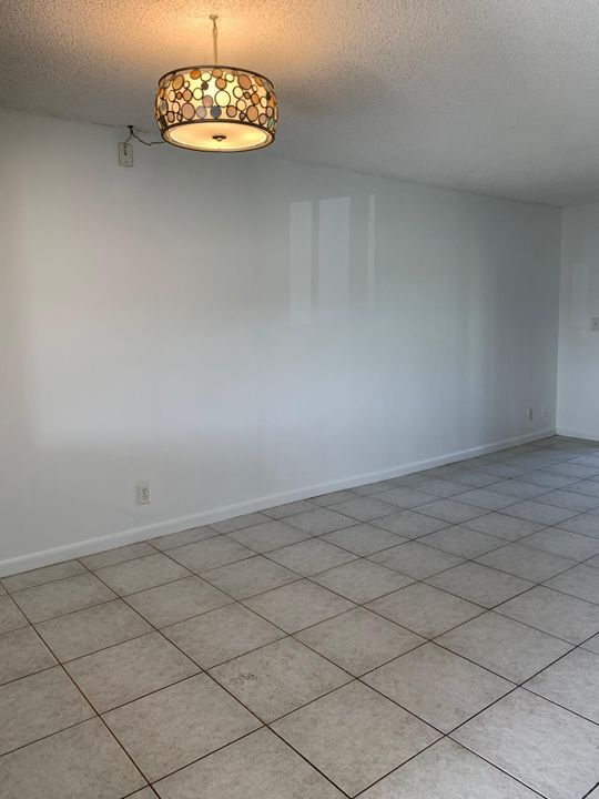 For Rent: $2,300 (2 beds, 2 baths, 918 Square Feet)