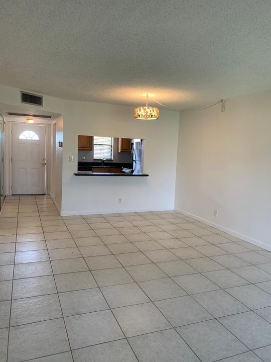 For Rent: $2,300 (2 beds, 2 baths, 918 Square Feet)