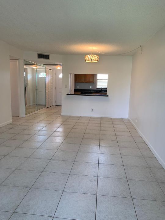 For Rent: $2,300 (2 beds, 2 baths, 918 Square Feet)