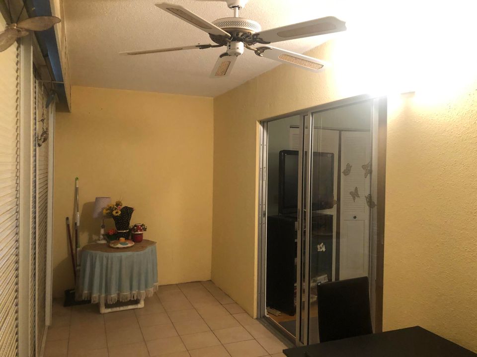 For Rent: $2,900 (1 beds, 1 baths, 752 Square Feet)