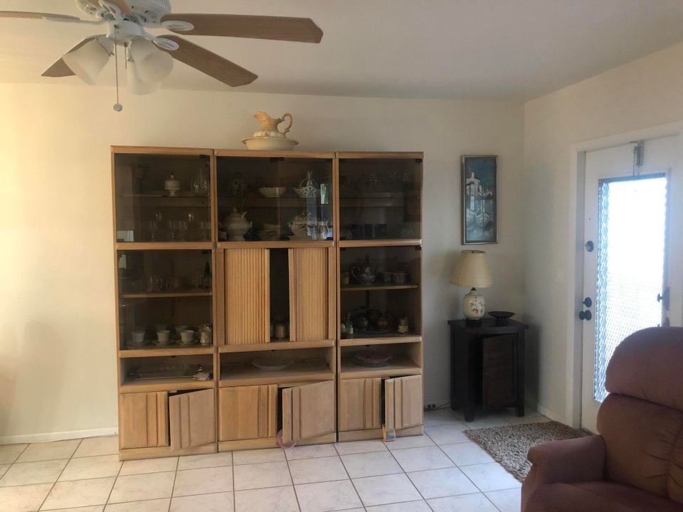 For Rent: $2,900 (1 beds, 1 baths, 752 Square Feet)