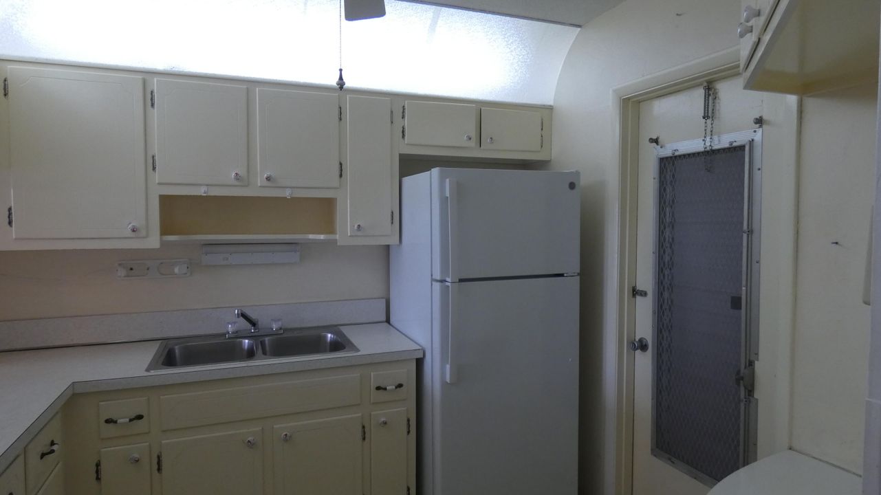 For Sale: $89,900 (2 beds, 2 baths, 1080 Square Feet)