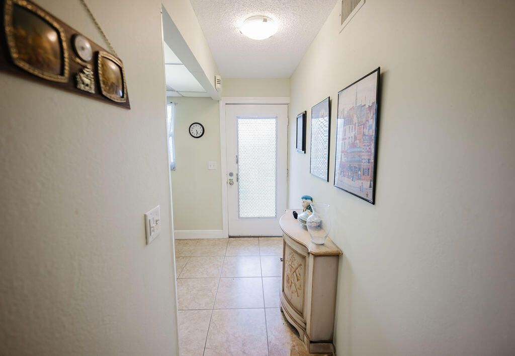 For Sale: $130,000 (2 beds, 2 baths, 982 Square Feet)