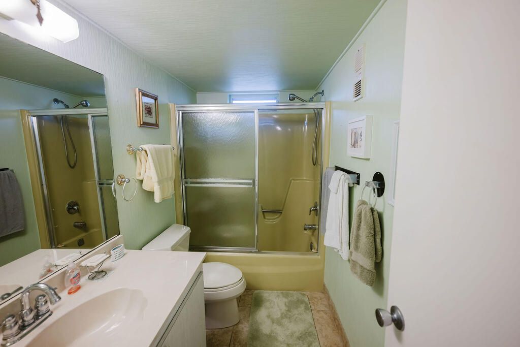 For Sale: $130,000 (2 beds, 2 baths, 982 Square Feet)