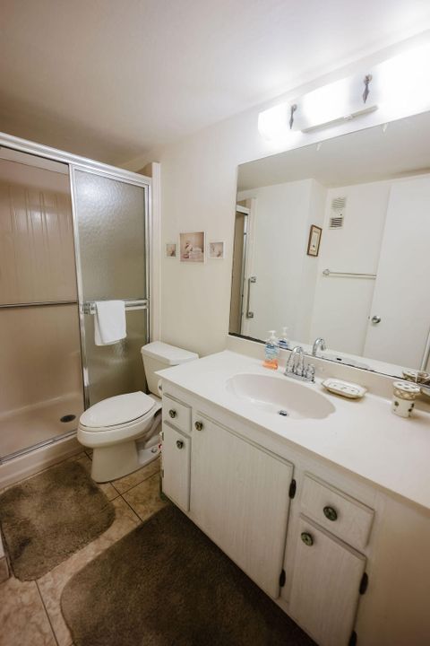 For Sale: $130,000 (2 beds, 2 baths, 982 Square Feet)