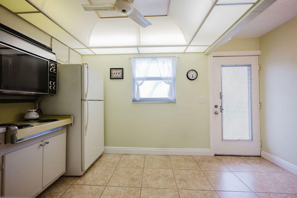 For Sale: $130,000 (2 beds, 2 baths, 982 Square Feet)