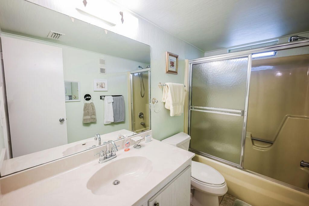 For Sale: $130,000 (2 beds, 2 baths, 982 Square Feet)