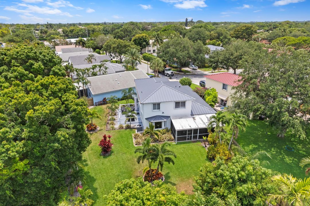 For Sale: $899,000 (4 beds, 2 baths, 2471 Square Feet)