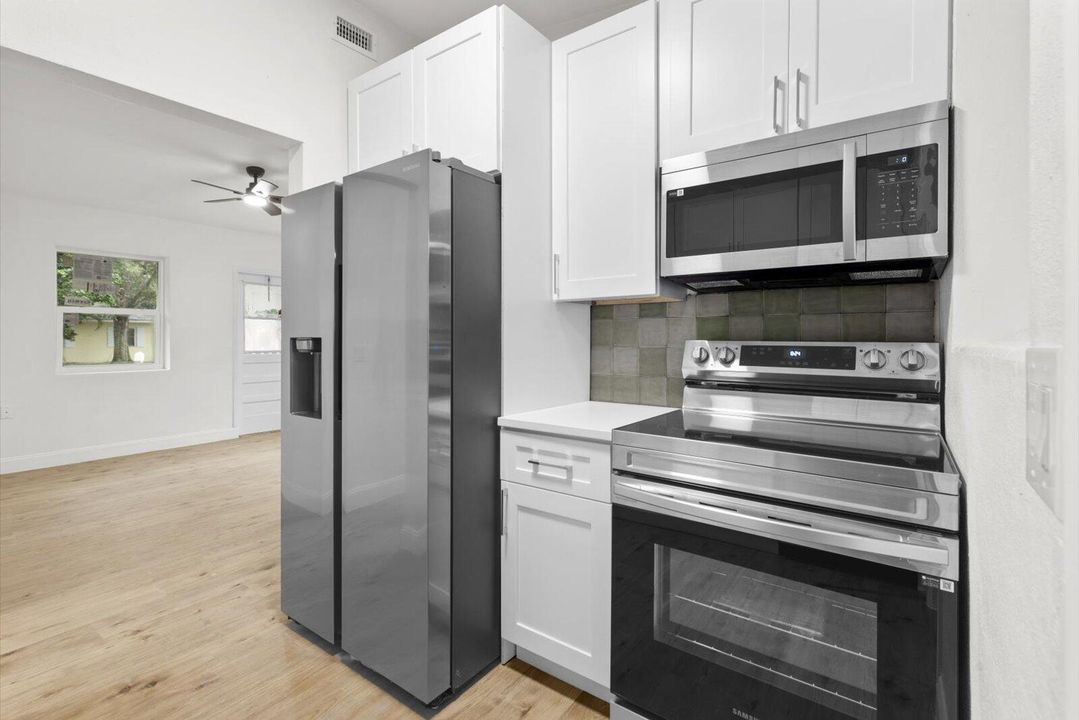 For Sale: $265,000 (2 beds, 1 baths, 1032 Square Feet)