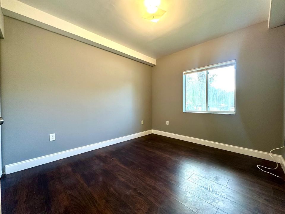 For Rent: $1,950 (3 beds, 2 baths, 999 Square Feet)