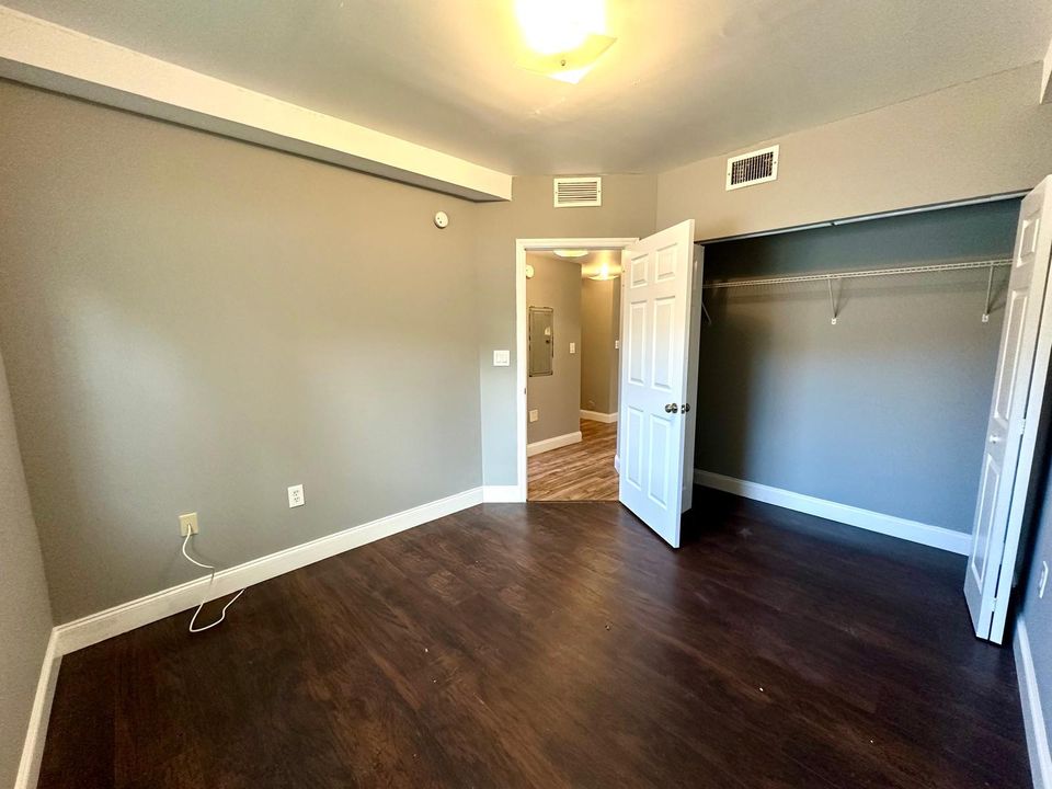 For Rent: $1,950 (3 beds, 2 baths, 999 Square Feet)