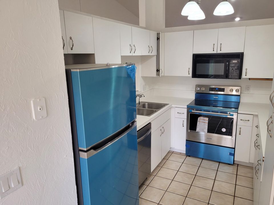 For Rent: $2,300 (2 beds, 2 baths, 1195 Square Feet)