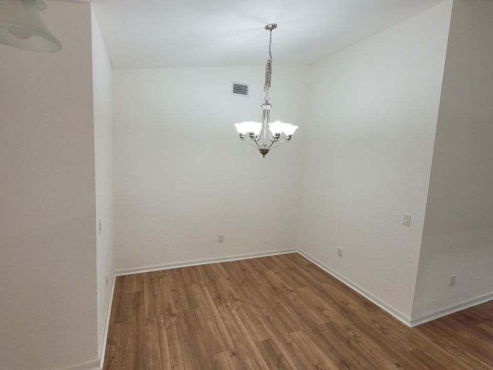 For Rent: $2,300 (2 beds, 2 baths, 1195 Square Feet)