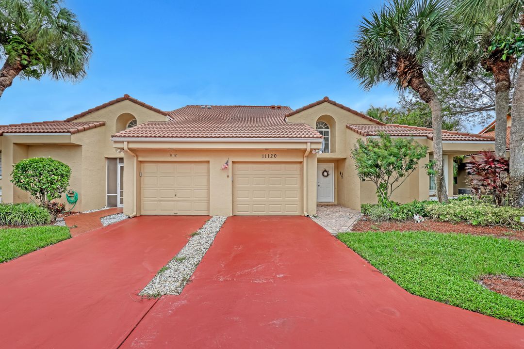 For Sale: $359,450 (2 beds, 2 baths, 1555 Square Feet)