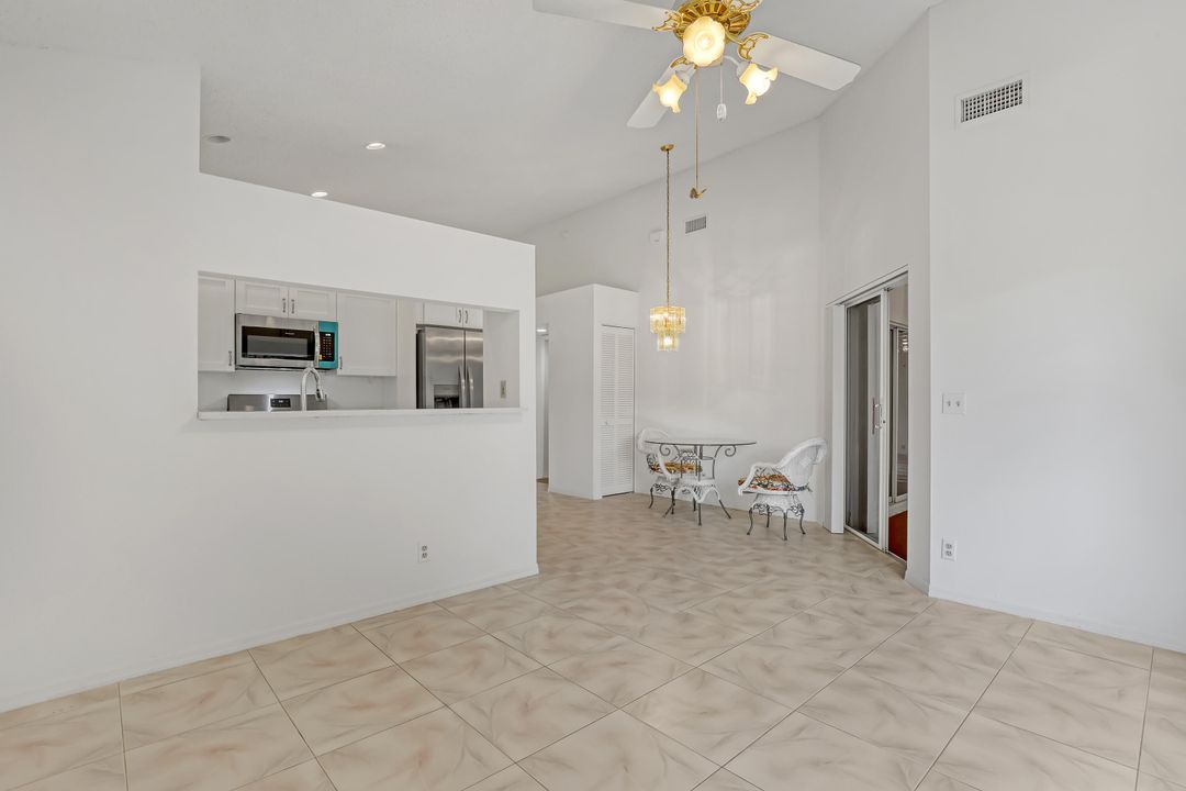 For Sale: $359,450 (2 beds, 2 baths, 1555 Square Feet)