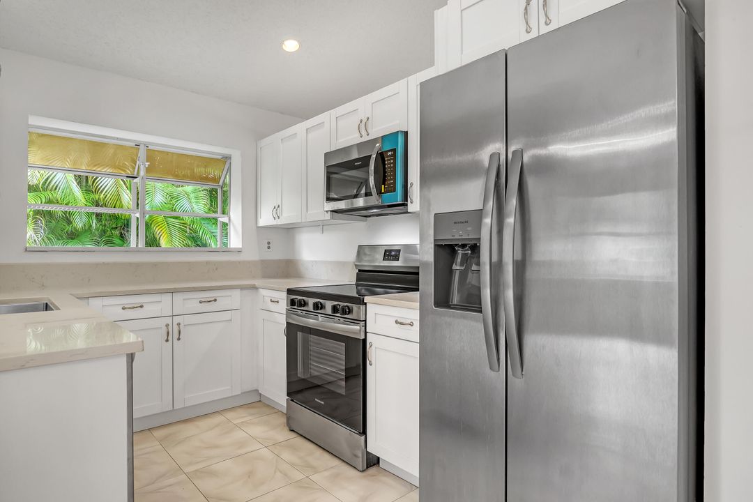 For Sale: $359,450 (2 beds, 2 baths, 1555 Square Feet)