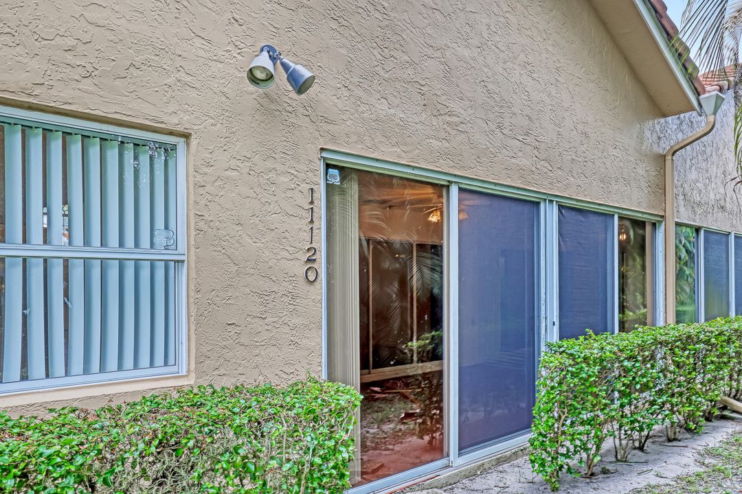 For Sale: $359,450 (2 beds, 2 baths, 1555 Square Feet)