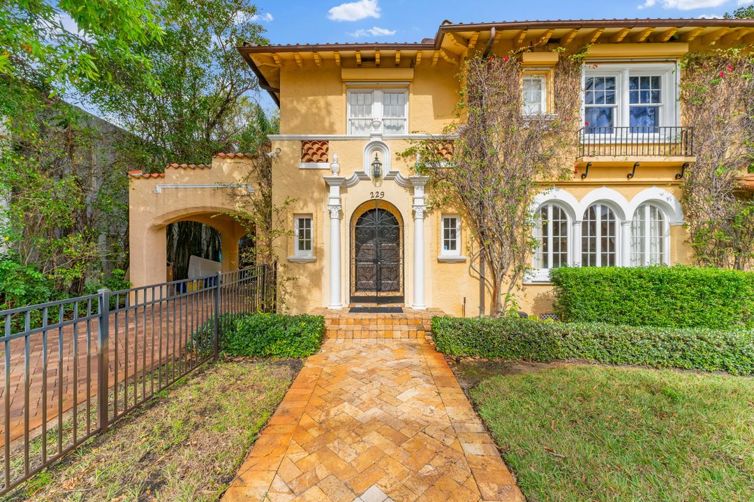 For Sale: $3,295,000 (5 beds, 4 baths, 4257 Square Feet)