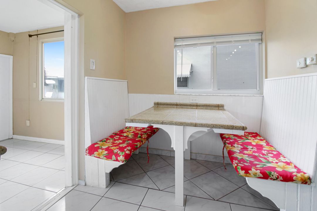 For Sale: $285,000 (2 beds, 2 baths, 933 Square Feet)