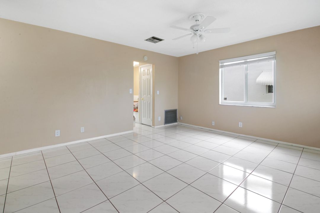 For Sale: $285,000 (2 beds, 2 baths, 933 Square Feet)