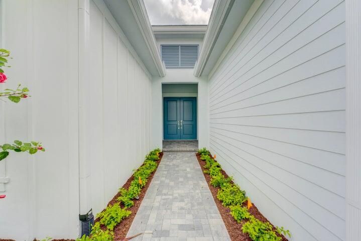 Active With Contract: $5,800 (3 beds, 2 baths, 2403 Square Feet)