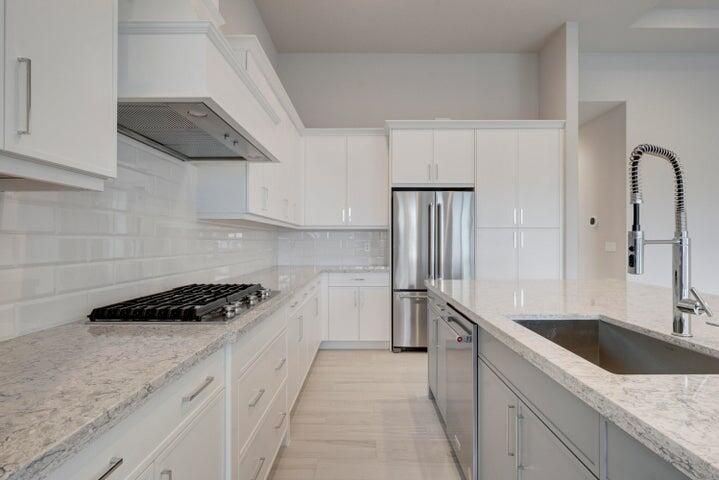 Active With Contract: $5,800 (3 beds, 2 baths, 2403 Square Feet)