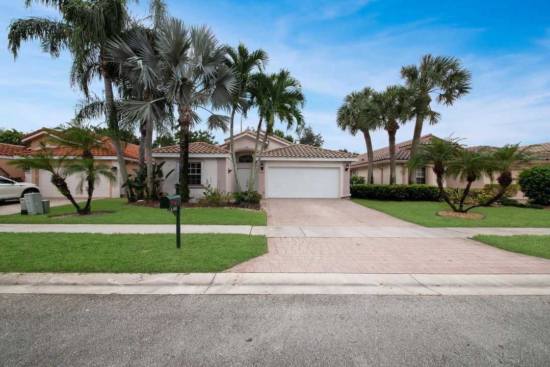 For Sale: $450,000 (3 beds, 2 baths, 1884 Square Feet)