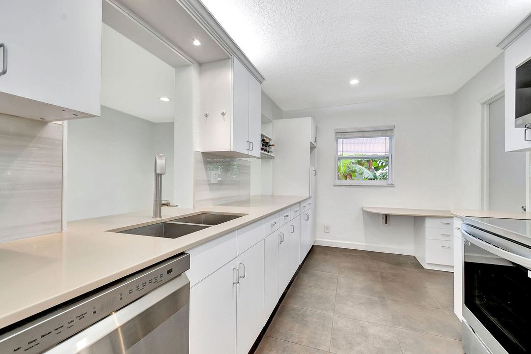 For Sale: $389,000 (2 beds, 2 baths, 1317 Square Feet)