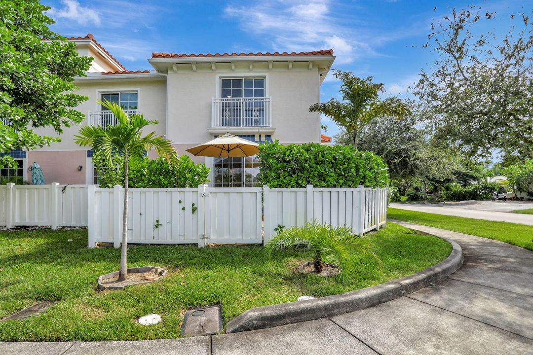 For Sale: $624,900 (3 beds, 2 baths, 1553 Square Feet)