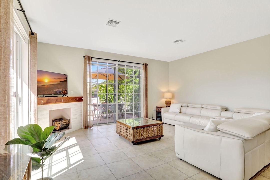 For Sale: $624,900 (3 beds, 2 baths, 1553 Square Feet)