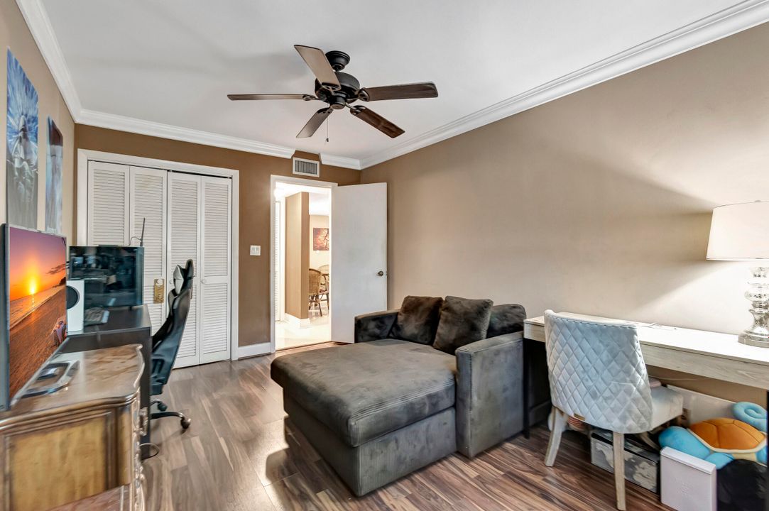 For Sale: $365,000 (2 beds, 2 baths, 1160 Square Feet)