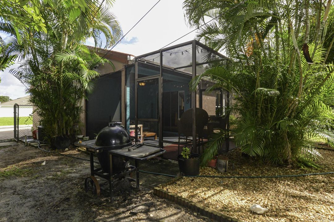 For Sale: $450,000 (3 beds, 2 baths, 1072 Square Feet)