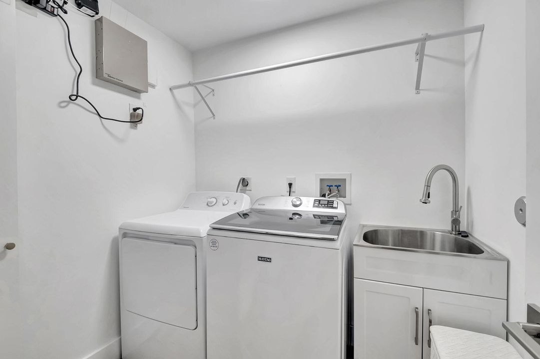 For Sale: $1,350,000 (3 beds, 2 baths, 2415 Square Feet)