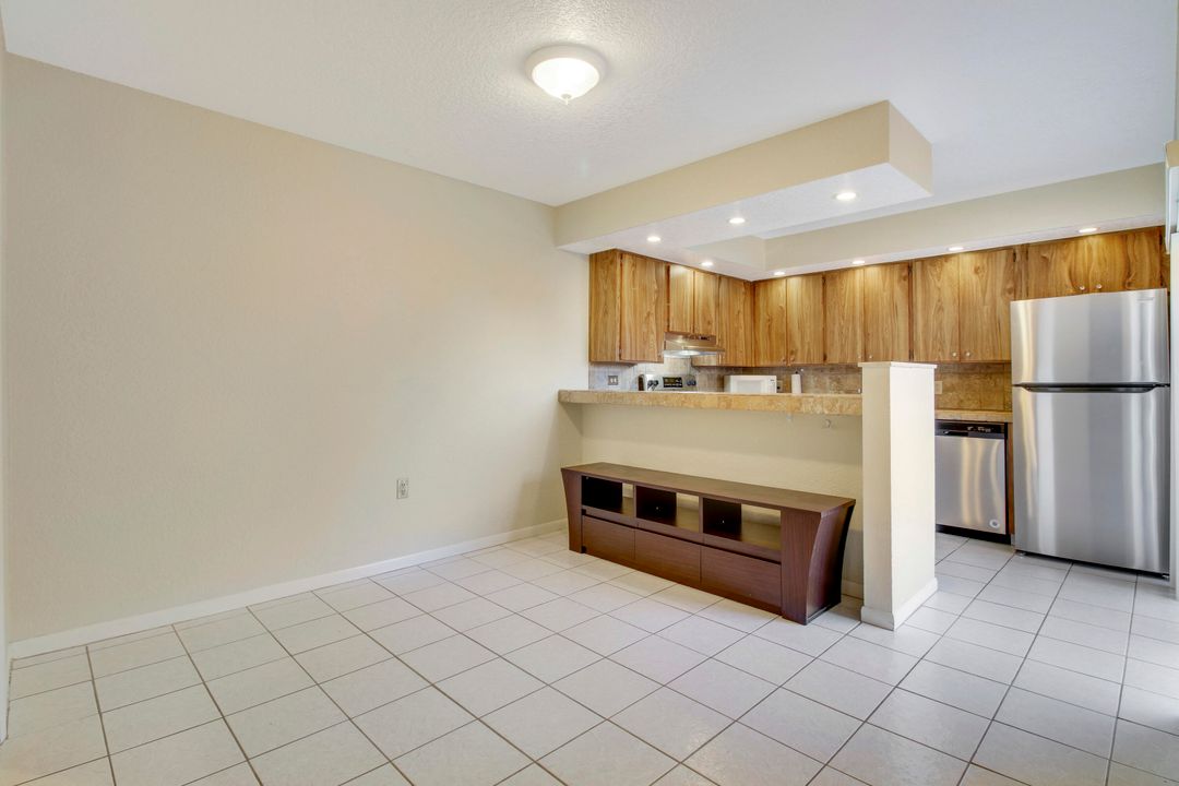 For Rent: $2,450 (2 beds, 2 baths, 1325 Square Feet)