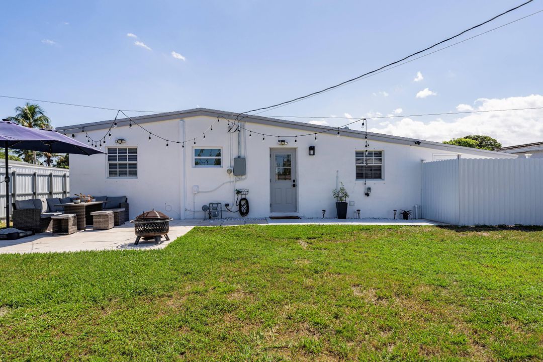 For Sale: $450,000 (3 beds, 2 baths, 1170 Square Feet)