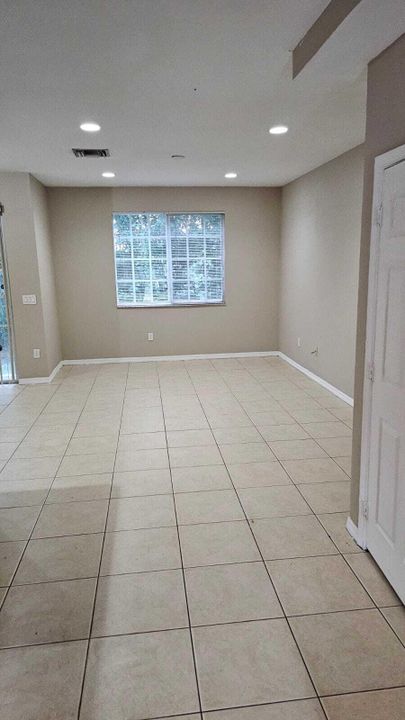 For Rent: $2,400 (3 beds, 2 baths, 1705 Square Feet)