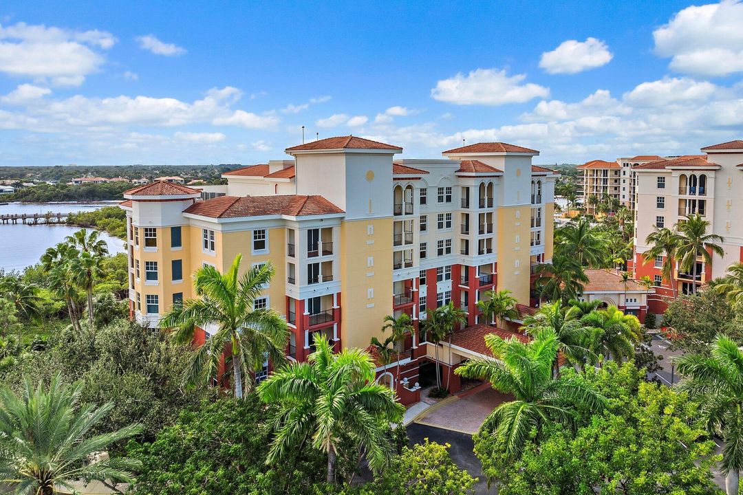 For Sale: $3,200,000 (3 beds, 3 baths, 2820 Square Feet)