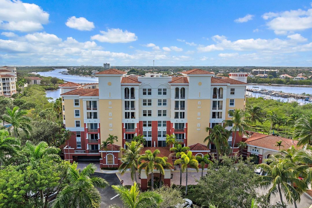 For Sale: $3,200,000 (3 beds, 3 baths, 2820 Square Feet)