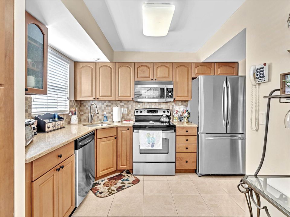 For Sale: $229,000 (2 beds, 2 baths, 1200 Square Feet)