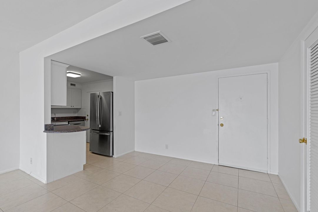 For Sale: $695,000 (2 beds, 2 baths, 1200 Square Feet)