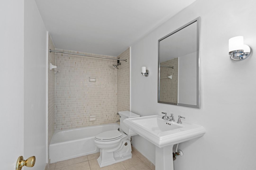 For Sale: $695,000 (2 beds, 2 baths, 1200 Square Feet)