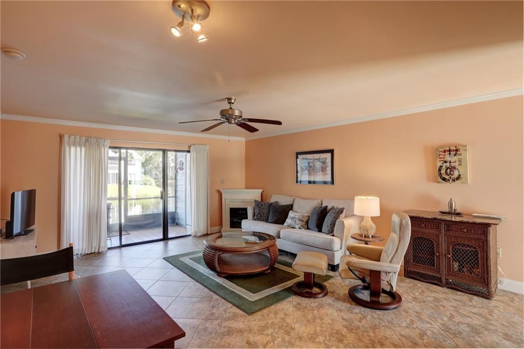 For Sale: $245,000 (2 beds, 2 baths, 1060 Square Feet)