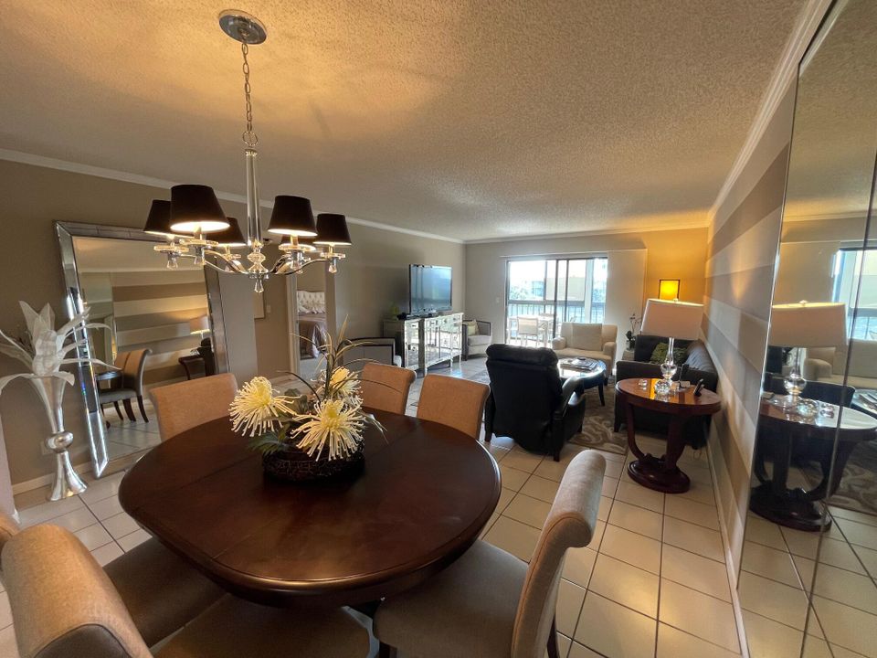 For Sale: $199,999 (2 beds, 2 baths, 1220 Square Feet)